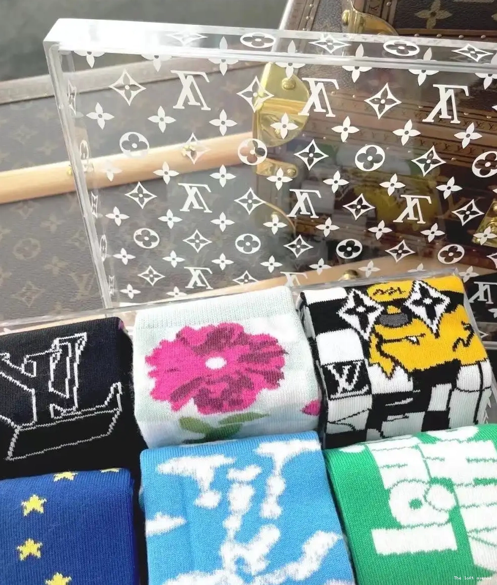 CUSTOM BOX WITH LV SOCKS 0707